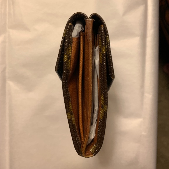 Louis Vuitton Wallet Small - Picture 4 of 7
